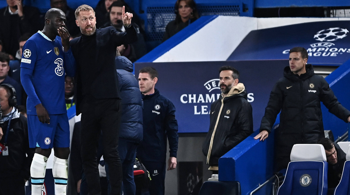 Graham Potter coaching Chelsea.